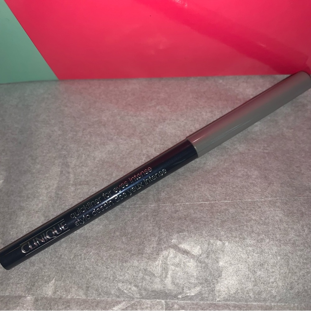 Clinique makeup bundle - full size lipstick, two black mascara’s, black eyeliner - Picture 2 of 8